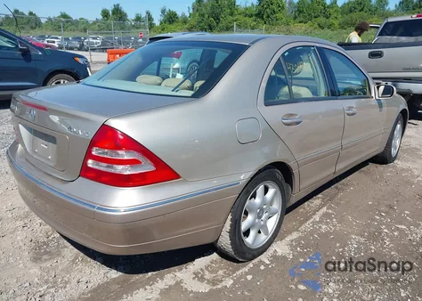 2004 Mercedes-Benz C 240 4Matic z USA, uszkodzony, nr VIN WDBRF81J54F456928